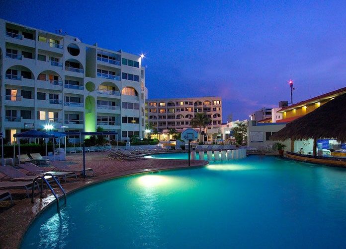 Aquamarina Beach Cancun 5 Aquamarina Beach Cancun Pool at Night