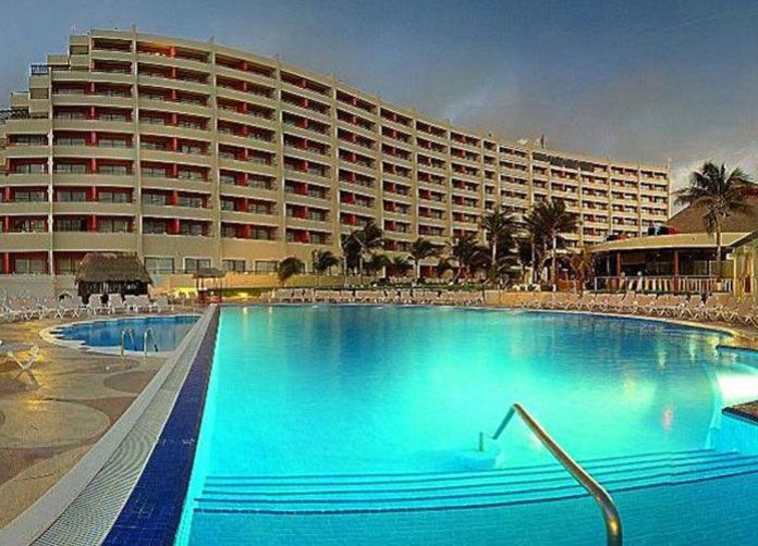 Crown Paradise Club Cancun Pool