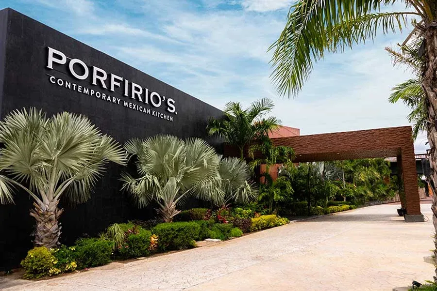 Porfirio’s Cancun exterior and entrance in the Hotel Zone