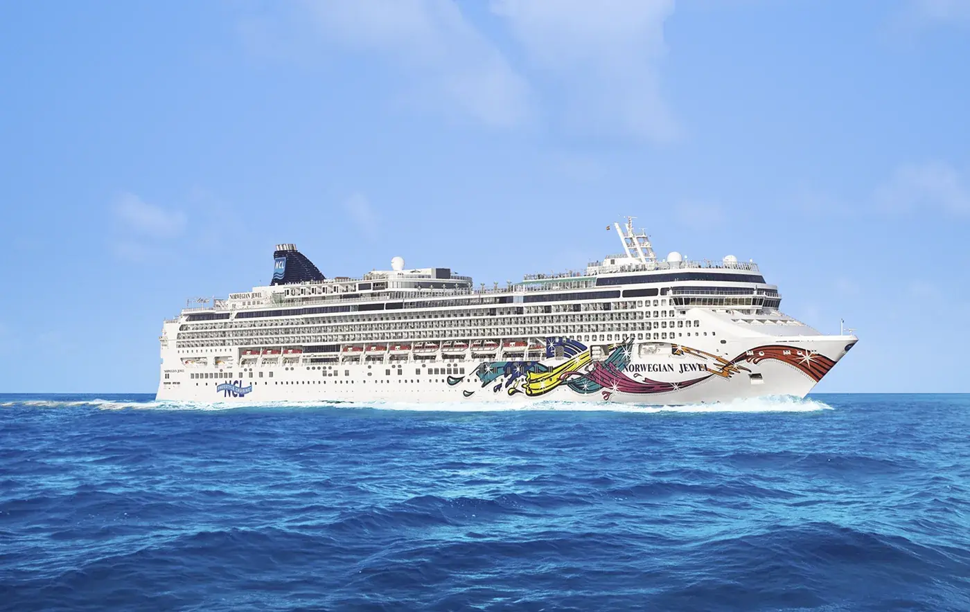 El Norwegian Jewel en alta mar, el barco que aparece en la página oficial de Temptation Cruises 2027.
