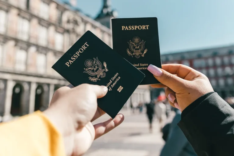 Viajantes com dois passaportes dos Estados Unidos