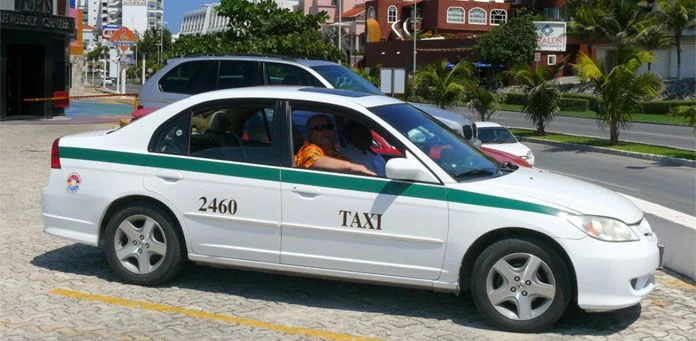 White and green Cancun taxi in the Hotel Zone
