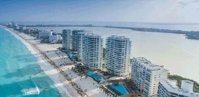 La zone hôtelière de Cancún, entre la plage et la lagune de Nichupté