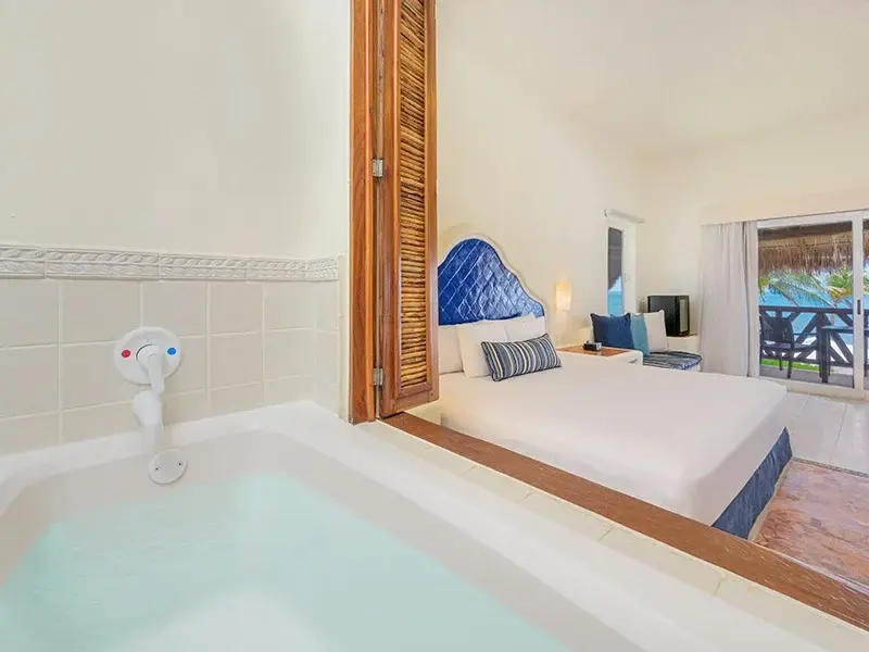 Jacuzzi bath and sitting area in a Desire Pearl Junior Suite
