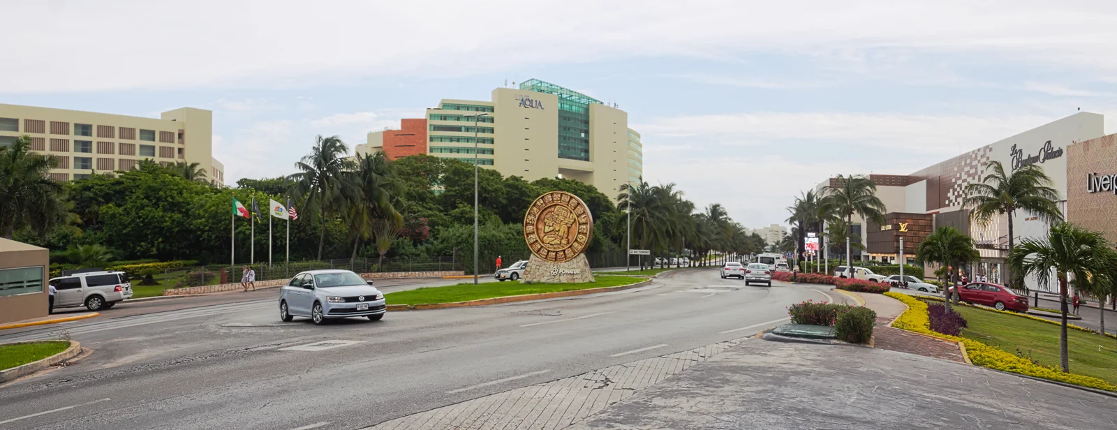 La Isla shopping complex beside Boulevard Kukulcan in Cancun