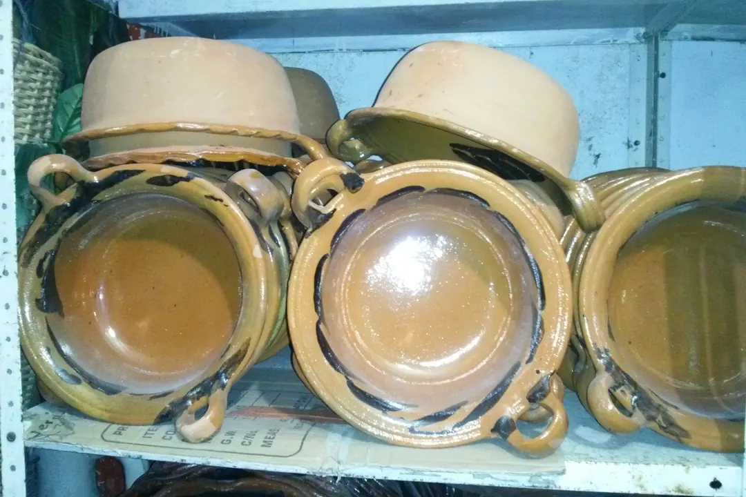 Poterie exposée par Barro y Artesanías de Hidalgo au Mercado 23 Cancun