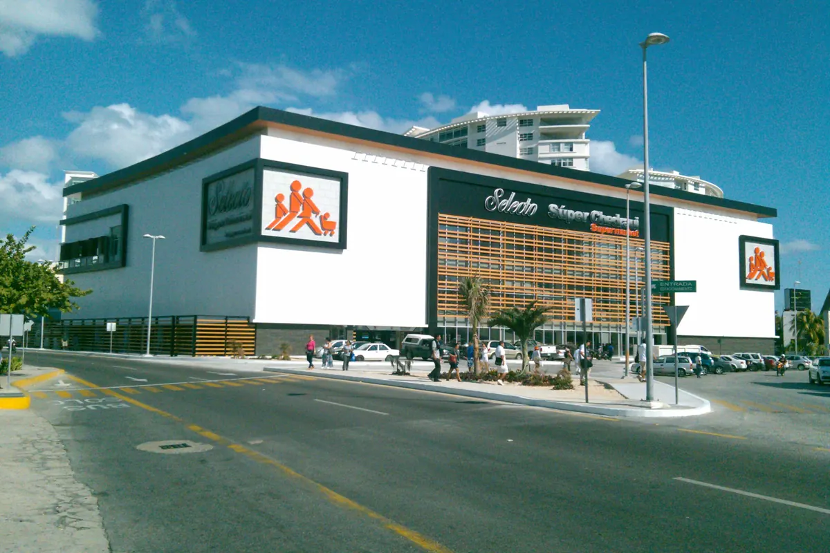 Supermercado Chedraui Selecto perto da Plaza Caracol na zona hoteleira de Cancún