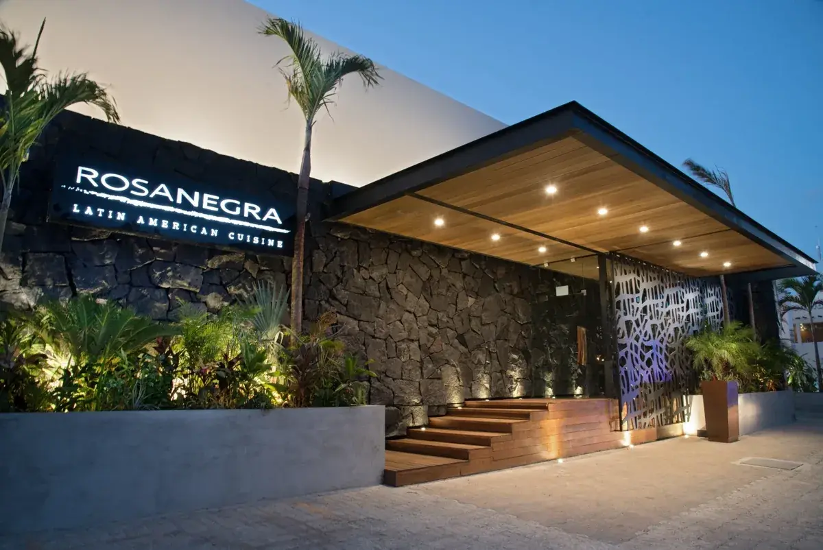 Rosa Negra Cancun exterior and entrance at dusk