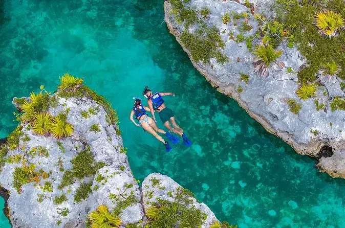Turquoise water and tropical scenery at Xel-Há